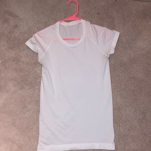 BRAND NEW LULULEMON  Swiftly TECH SHIRT